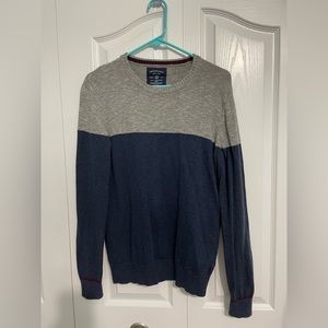 Like new American Eagle outfitters Men”s gray and blue sweater, size small